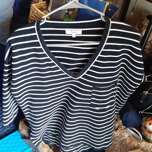 Madewell Vneck zippered slit sides top - Picture 4 of 5